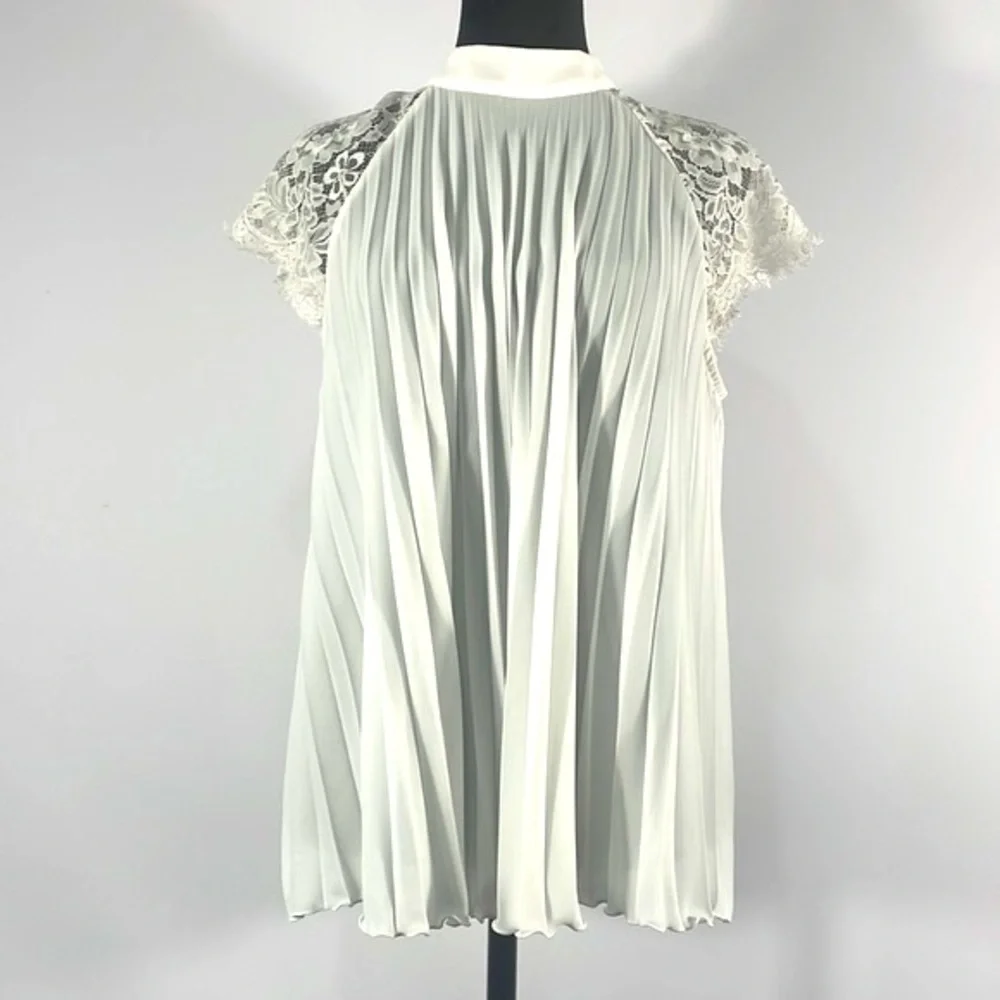 White, Banana Republic, pleaded,lace Medium, Top, Swing top, Trapeze - Picture 2 of 10